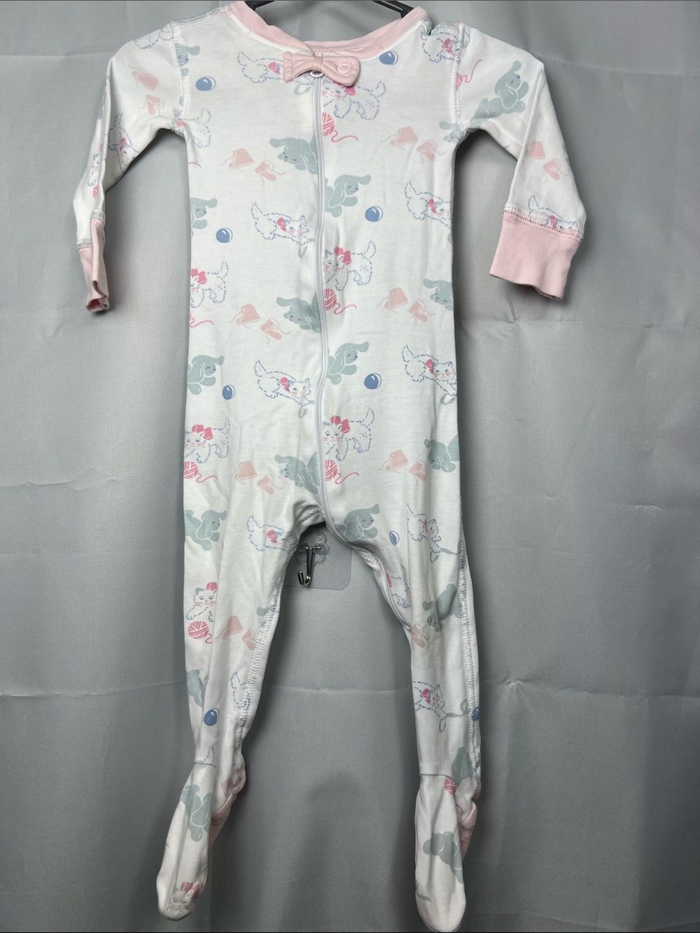 The Beaufort Bonnet Company Noelle's Night Night zippie puppy and kitten print - Picture 3 of 13